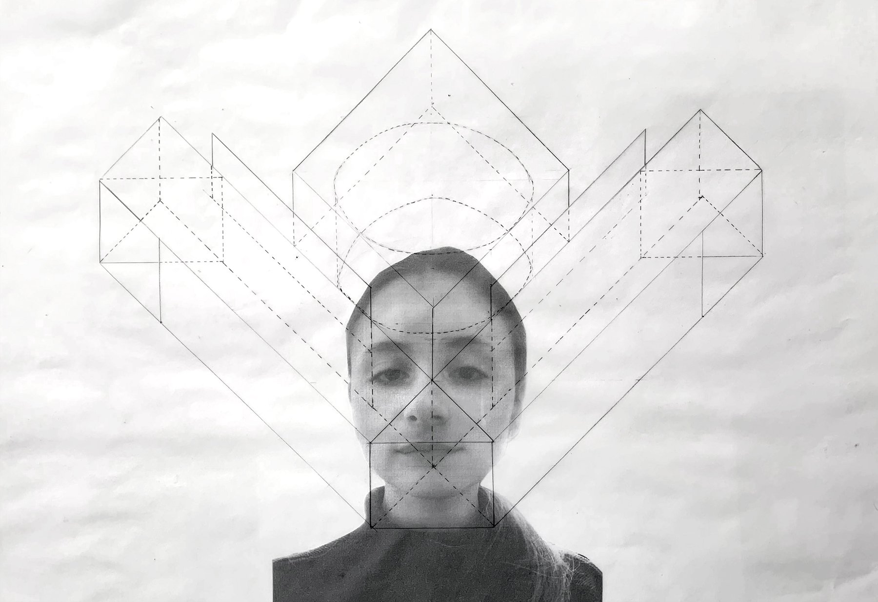 An image of a black and white printed photo of the student's head is seen in the middle of the drawing. On top there is a linedrawing showing a device in axonometric as if it would sit on her head