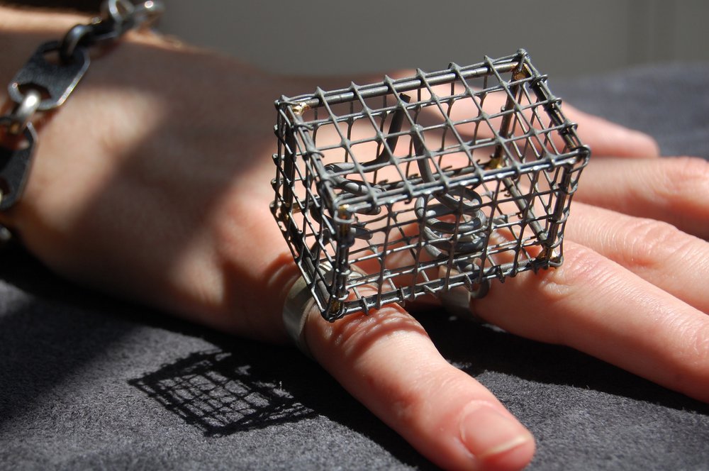 Fashion Accessories and Jewellery. Mesh box ring